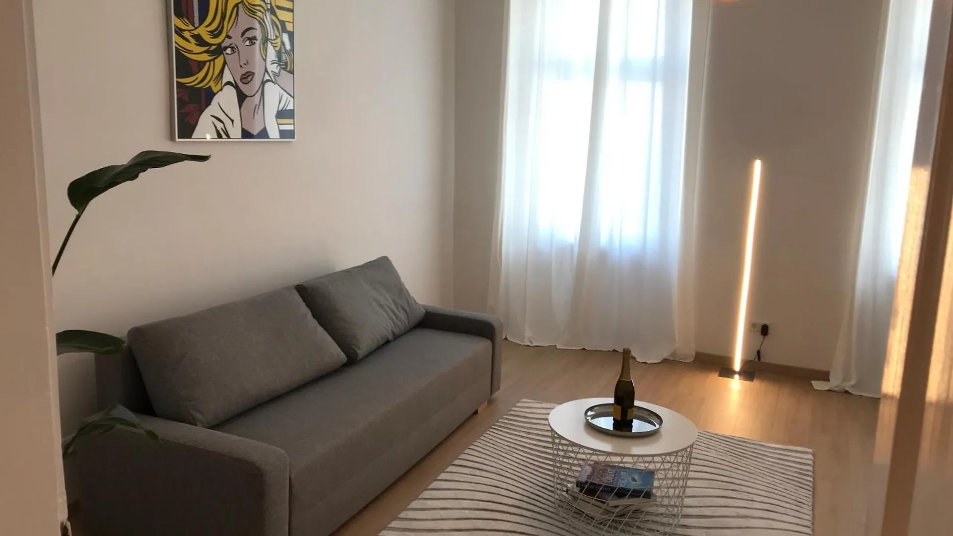 New • City-Park Apartment In The Vienna Center.
